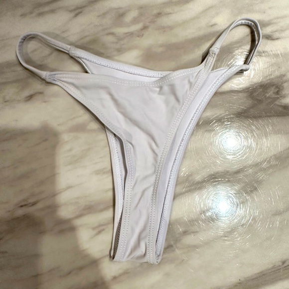 🌸 SHEIN White Basic Brazilian Cheeky Thong Bikini Bottoms Size Small - Picture 2 of 2